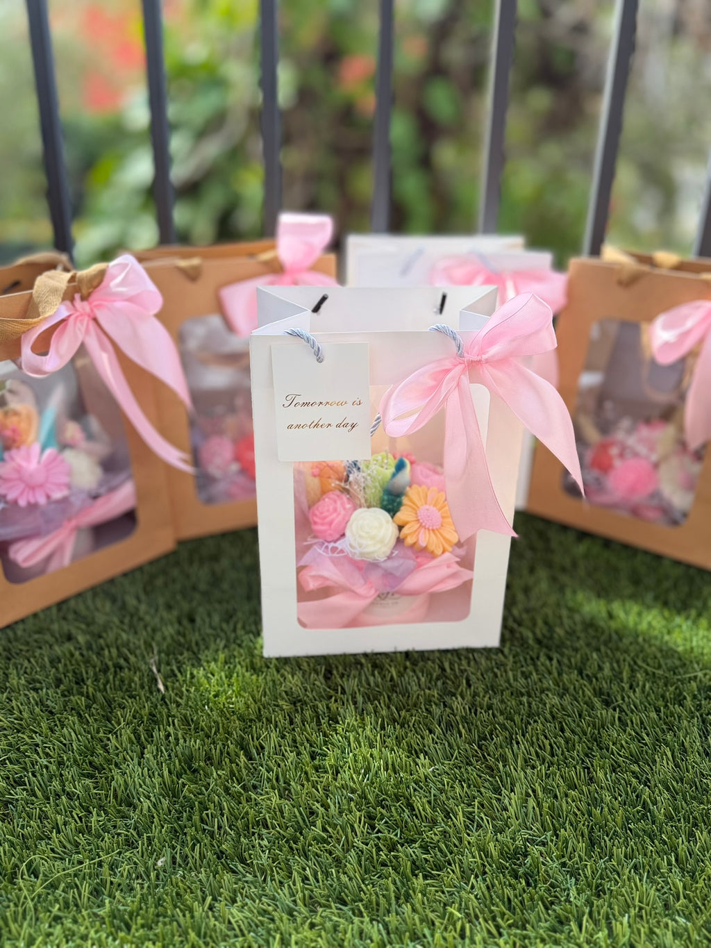 Candle Bouquet – Soy Wax Flower Melts in Jesmonite Jar